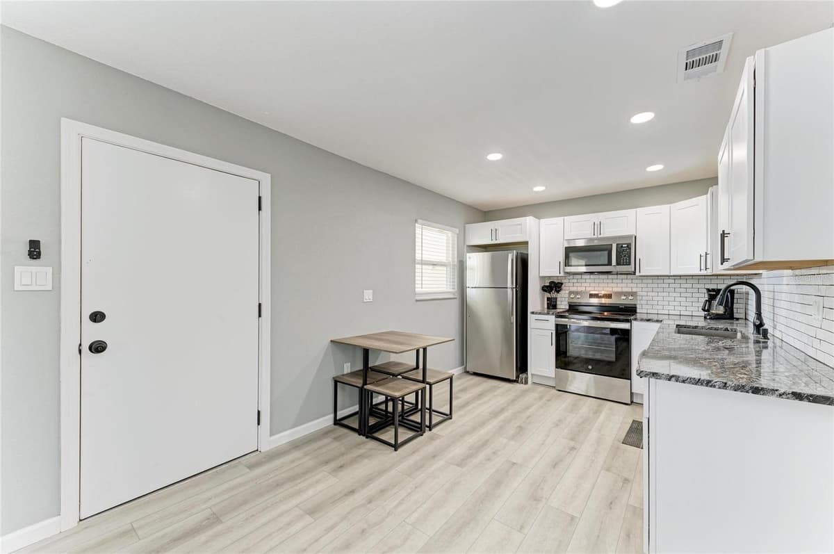 460 BASE AVENUE — photo 6 of 44