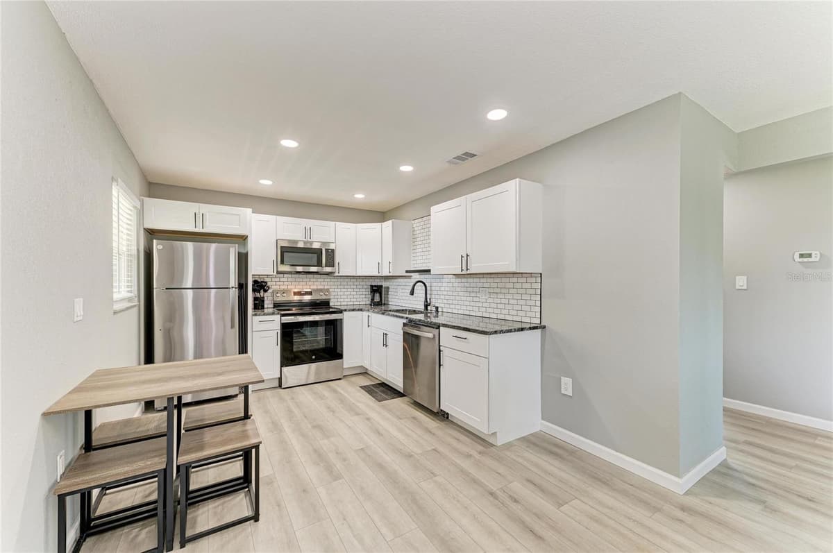 460 BASE AVENUE — photo 8 of 44
