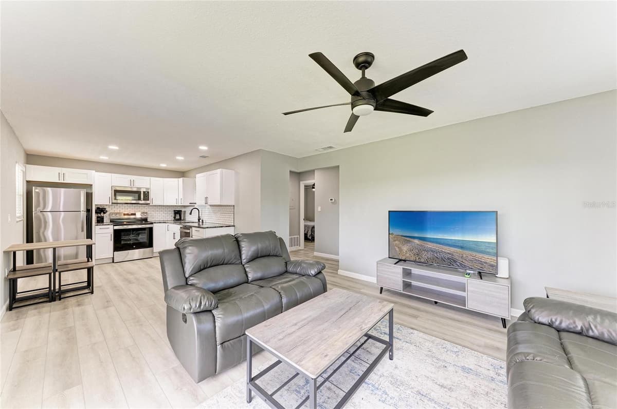 460 BASE AVENUE — photo 14 of 44