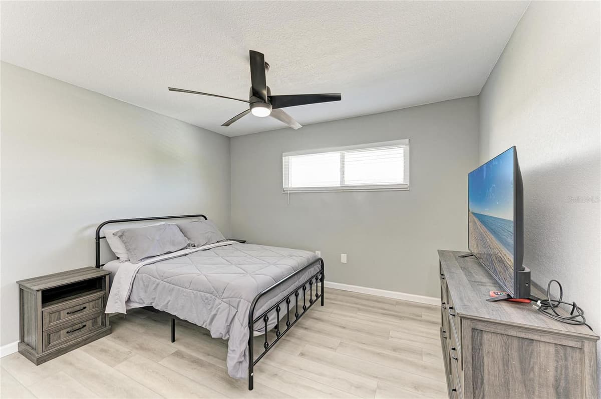 460 BASE AVENUE — photo 26 of 44