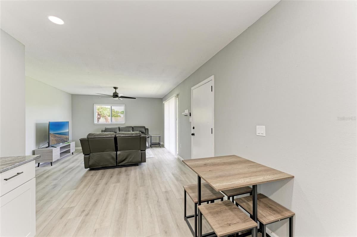 460 BASE AVENUE — photo 11 of 44