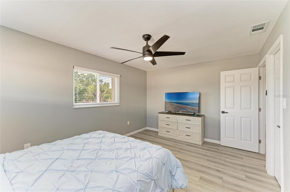 460 BASE AVENUE — photo 18 of 44