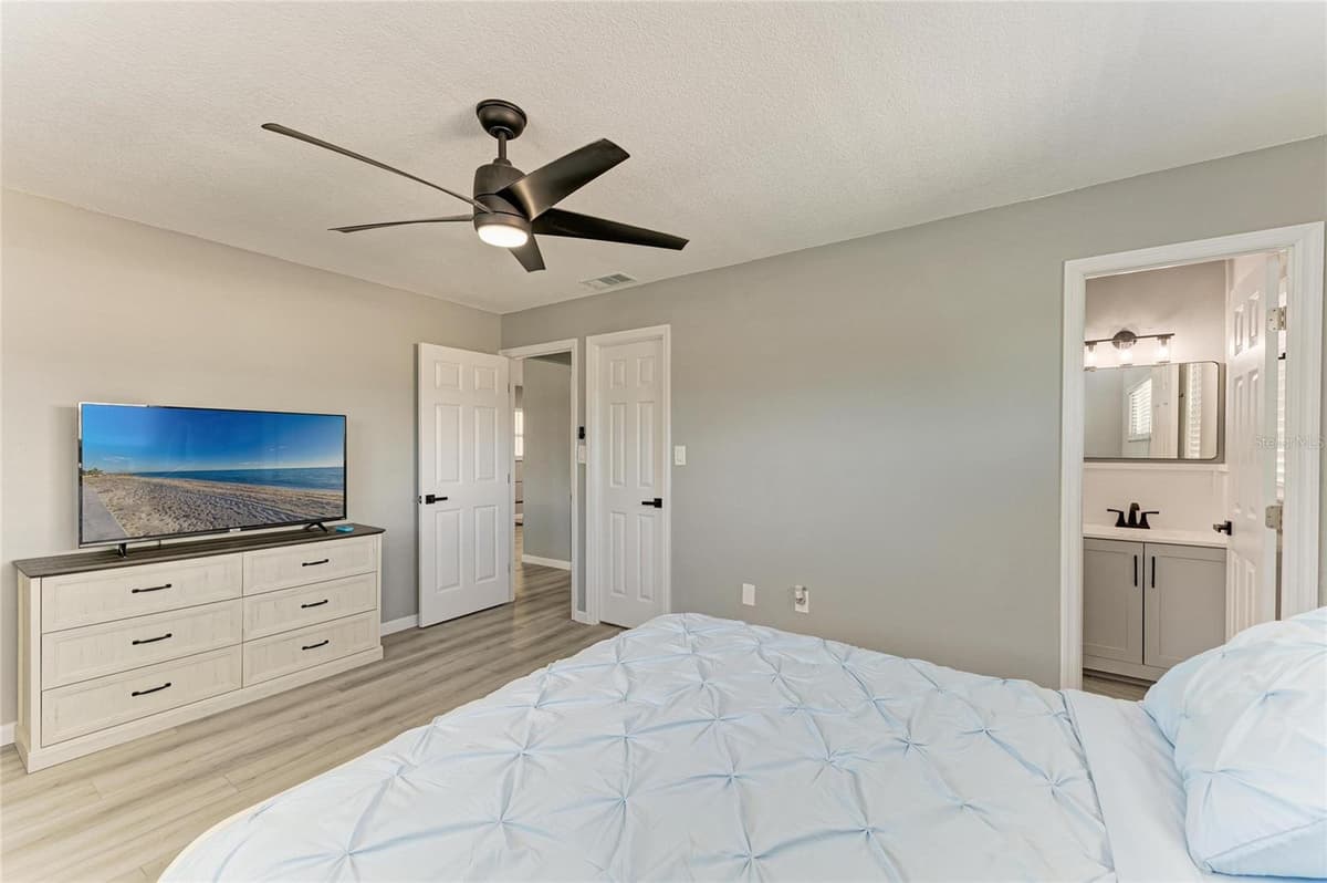 460 BASE AVENUE — photo 19 of 44