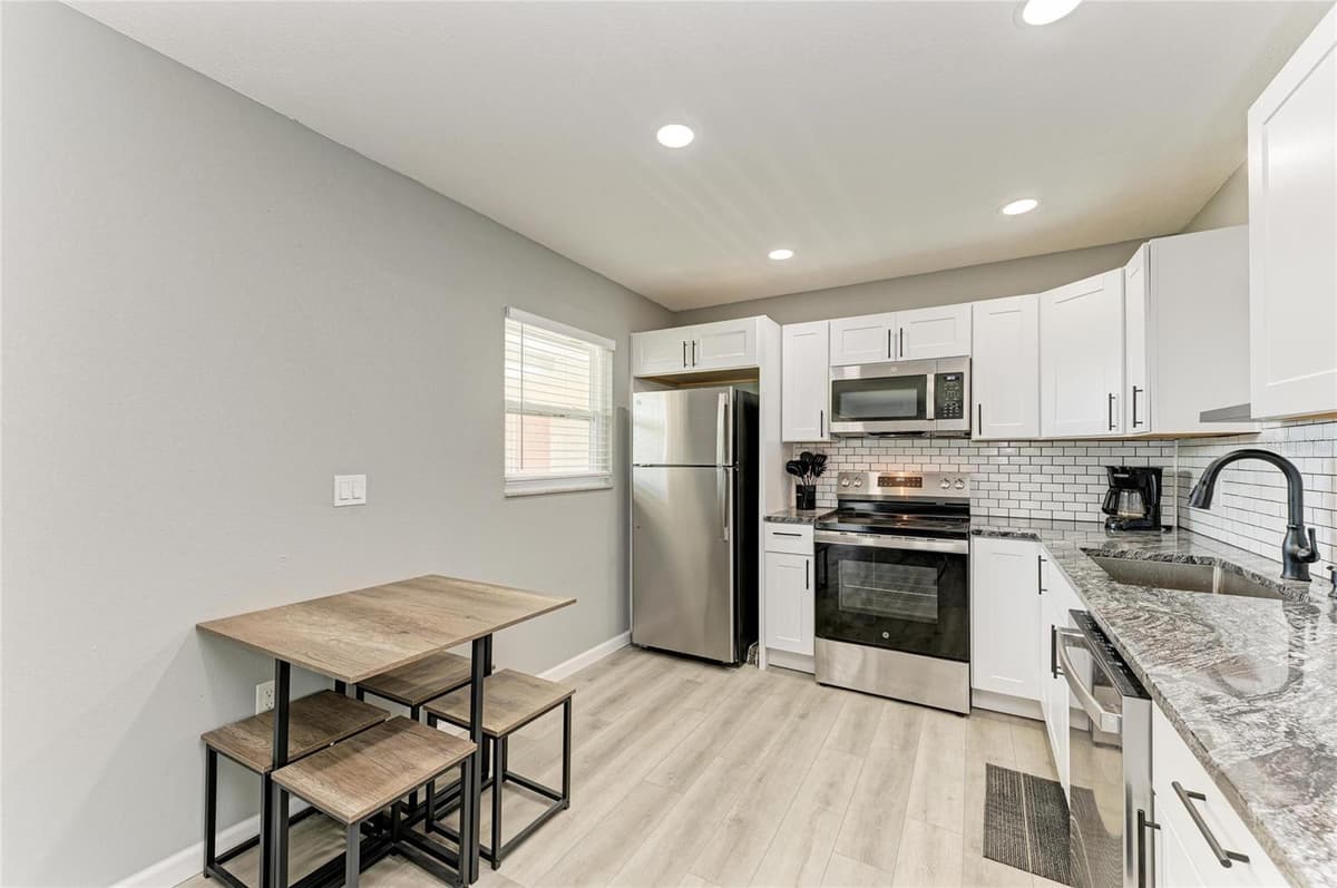460 BASE AVENUE — photo 9 of 44