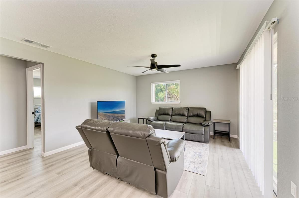 460 BASE AVENUE — photo 15 of 44