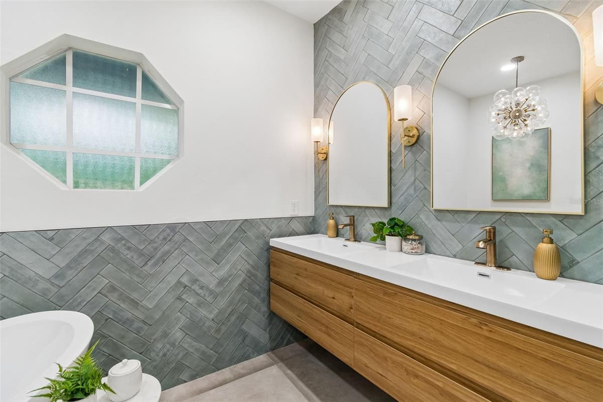 2722 MYRTLE AVENUE — photo 31 of 55