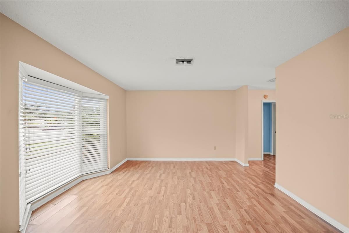 1112 40TH AVE NE — photo 7 of 58
