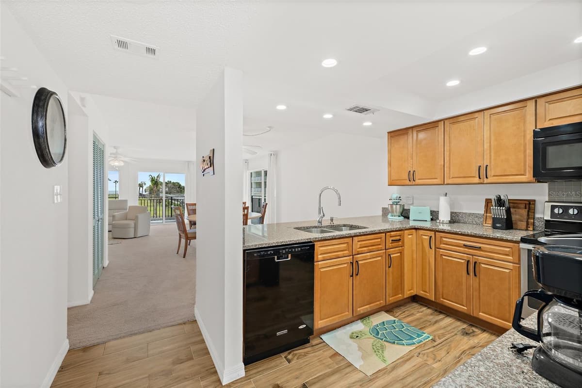 1700 ATLANTIC AVENUE — photo 4 of 41