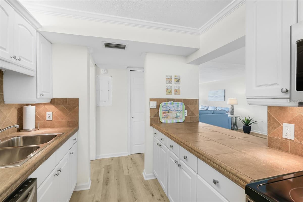 3240 GULF OF MEXICO DRIVE — photo 13 of 44