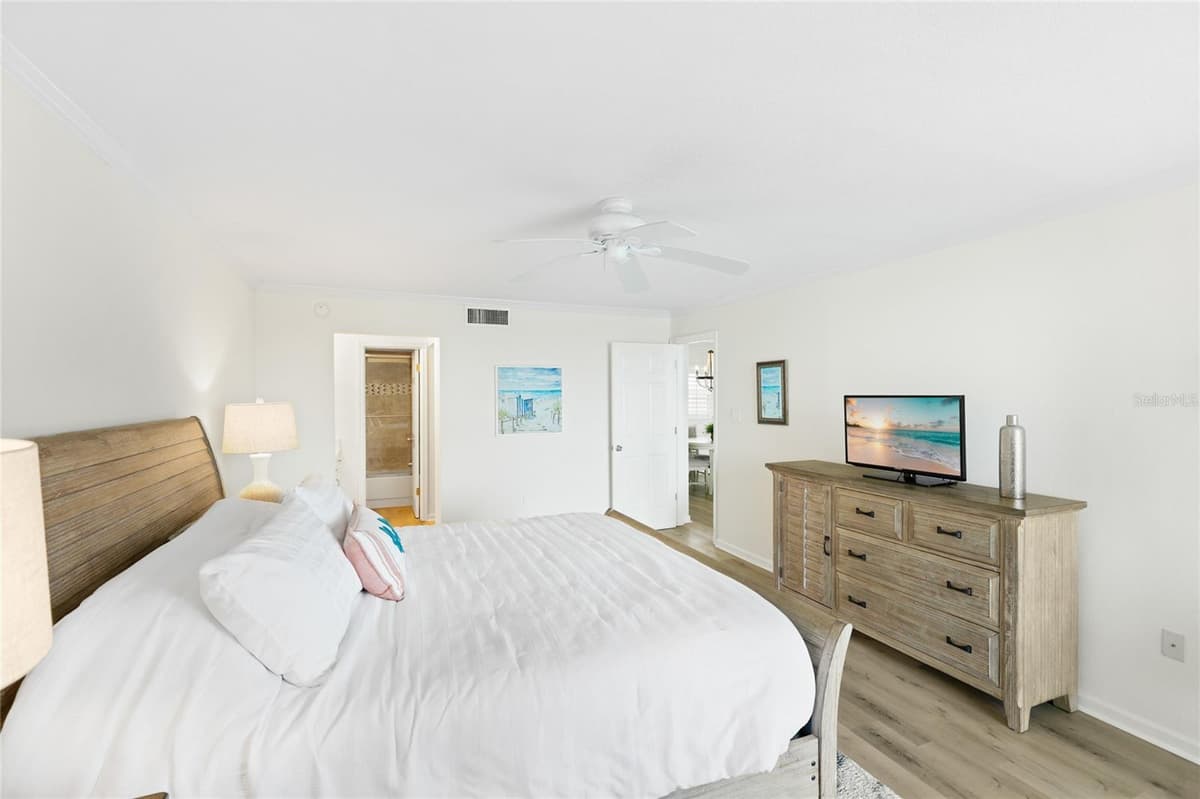 3240 GULF OF MEXICO DRIVE — photo 16 of 44