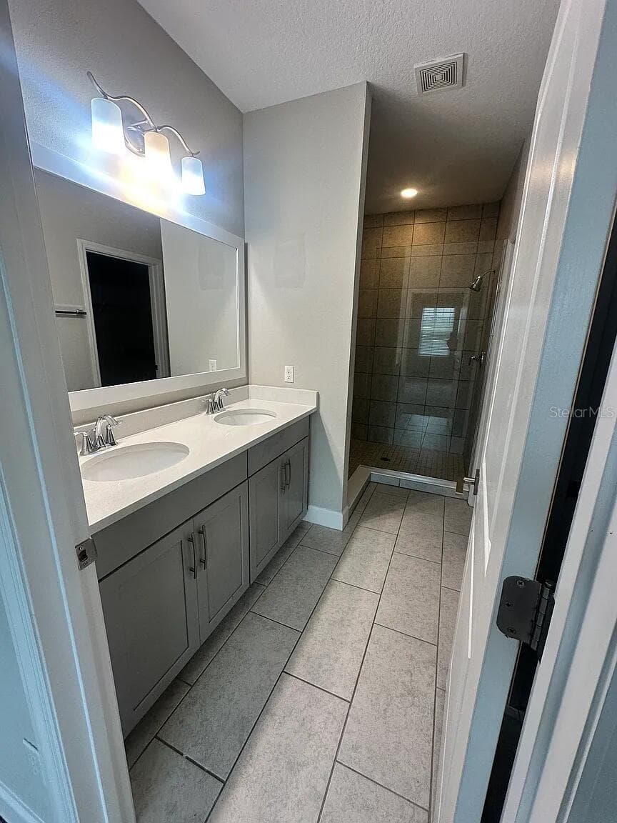 534 LAKE WILDMERE COVE — photo 14 of 37
