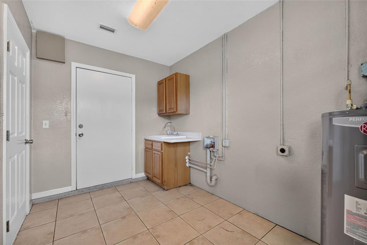 2820 LIVINGSTON ROAD — photo 42 of 52