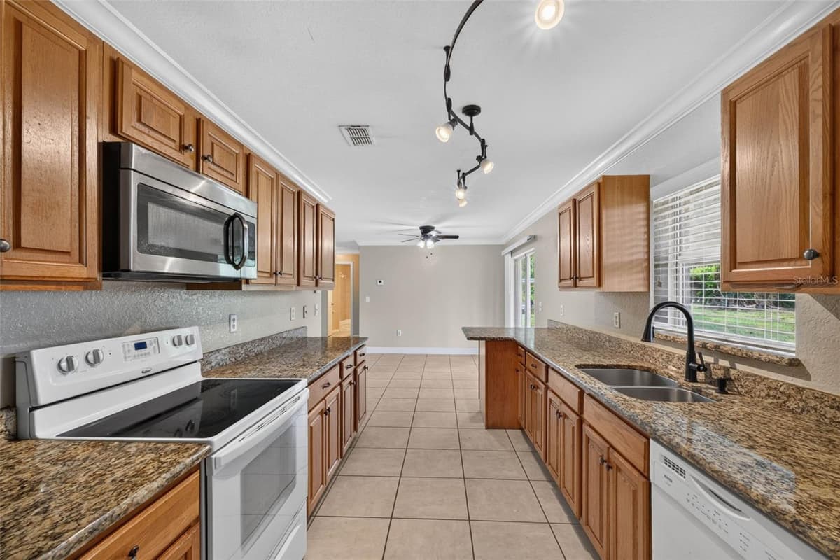 2820 LIVINGSTON ROAD — photo 19 of 52