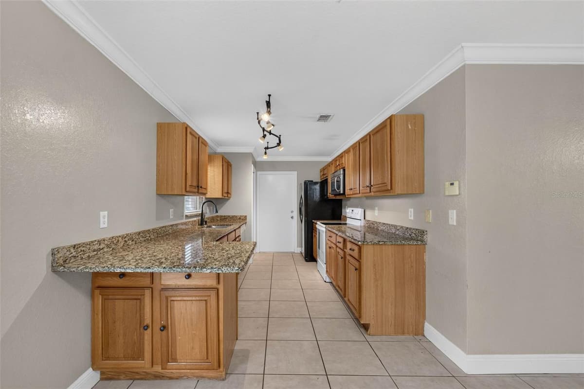 2820 LIVINGSTON ROAD — photo 18 of 52