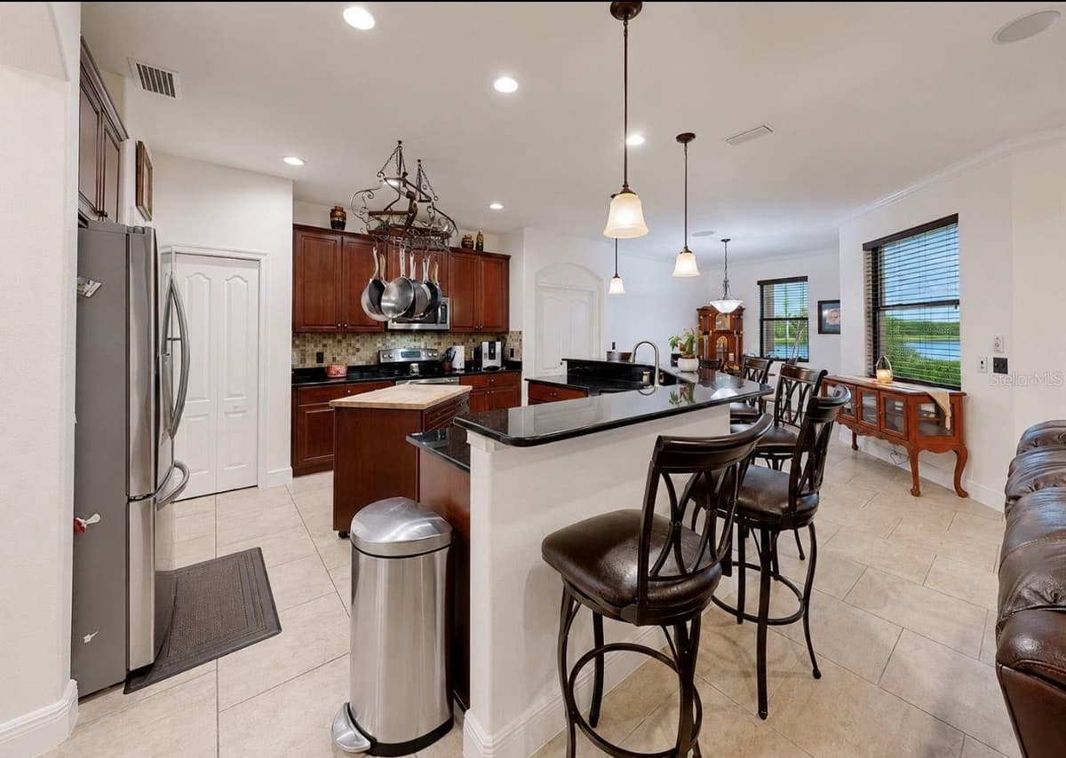 5335 SANDY SHELL DRIVE — photo 14 of 49