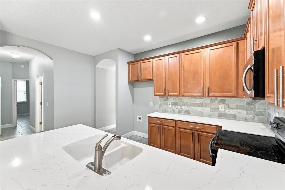 165 BRASSINGTON DRIVE — photo 6 of 42