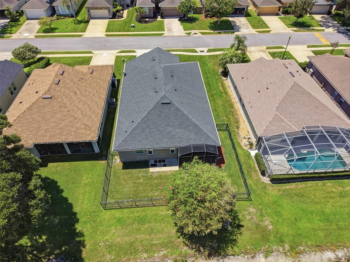 165 BRASSINGTON DRIVE — photo 40 of 42