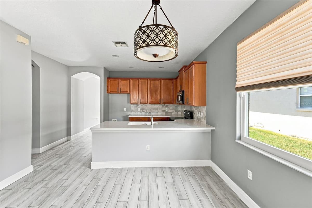 165 BRASSINGTON DRIVE — photo 9 of 42