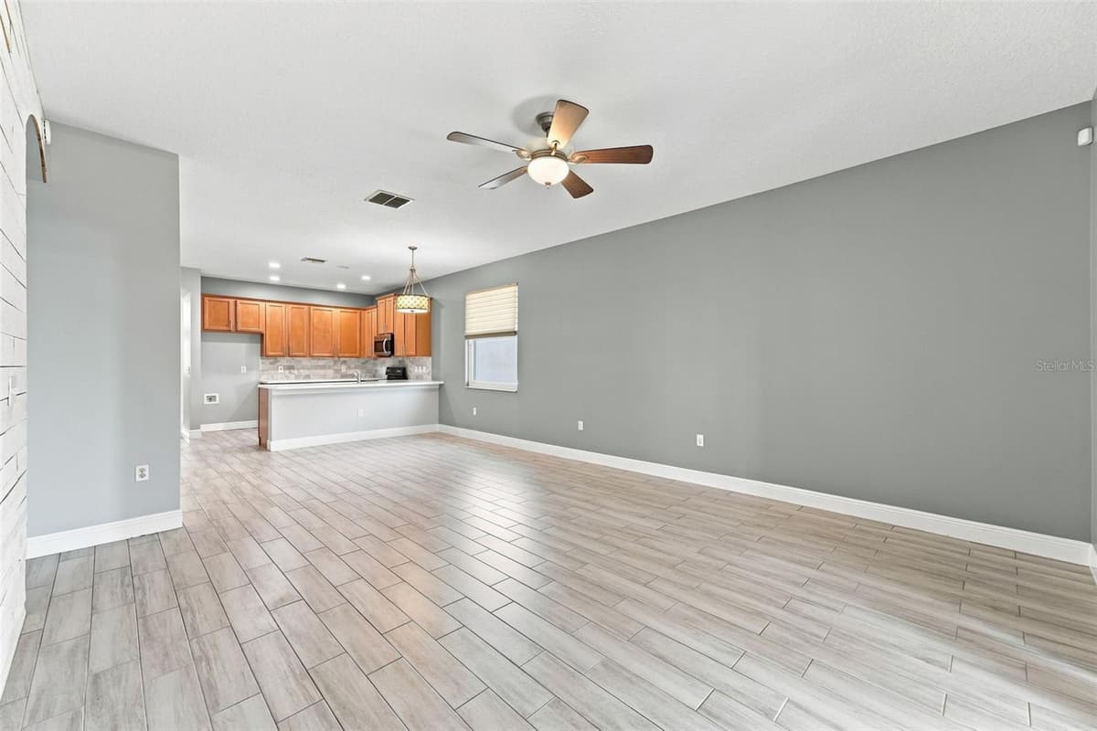 165 BRASSINGTON DRIVE — photo 10 of 42