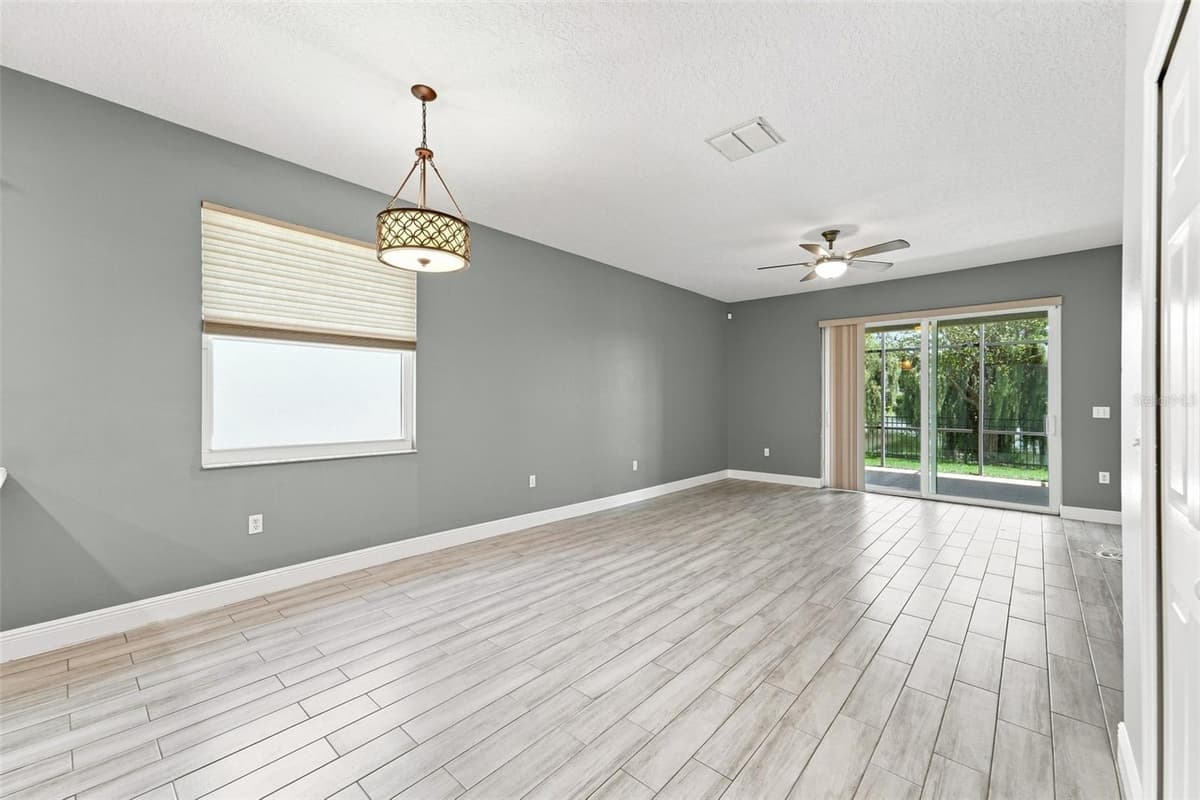 165 BRASSINGTON DRIVE — photo 15 of 42