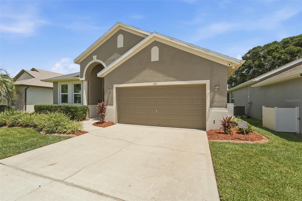 165 BRASSINGTON DRIVE — photo 3 of 42