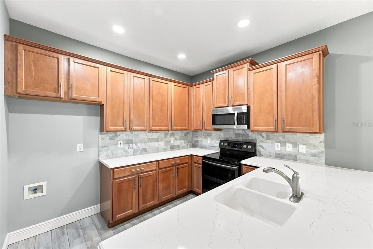 165 BRASSINGTON DRIVE — photo 7 of 42