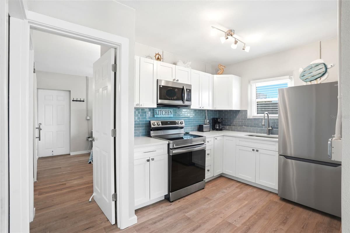 14135 PALM STREET — photo 31 of 60