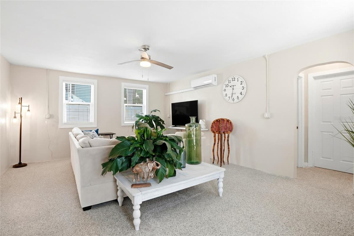 14135 PALM STREET — photo 4 of 60