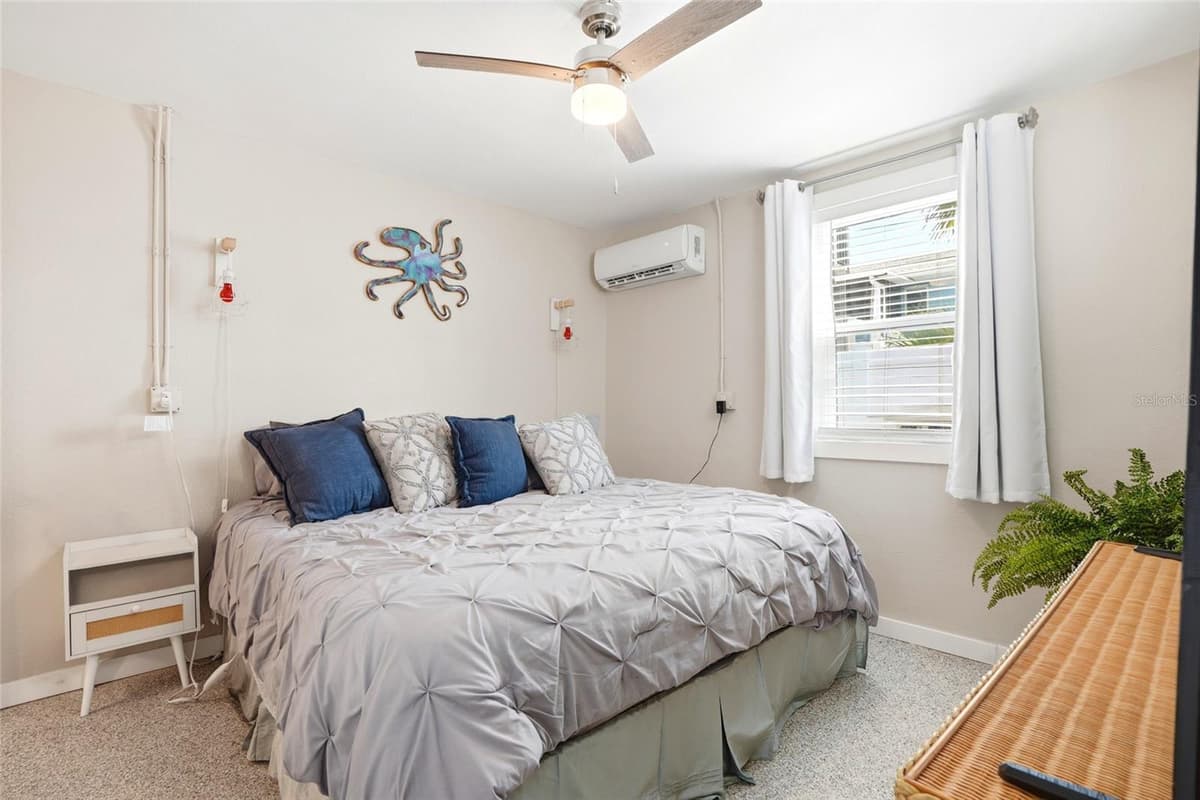 14135 PALM STREET — photo 10 of 60