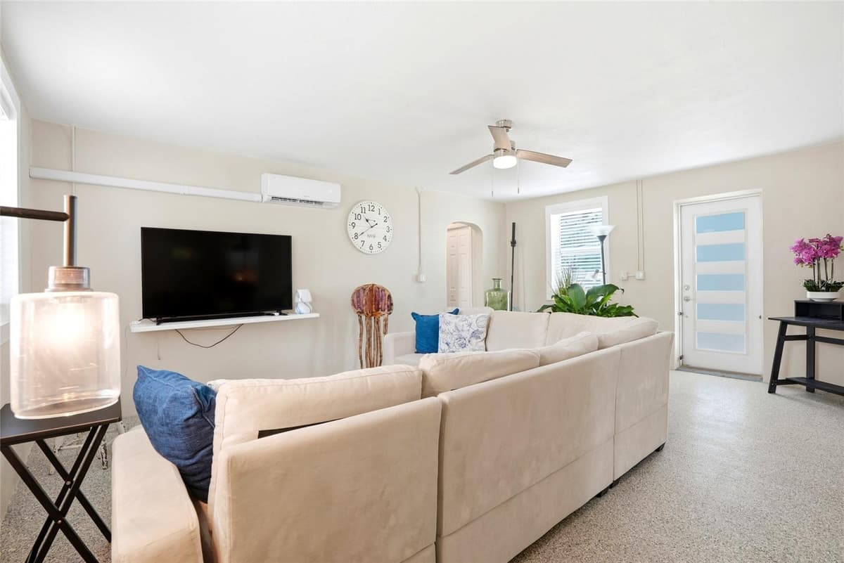 14135 PALM STREET — photo 7 of 60