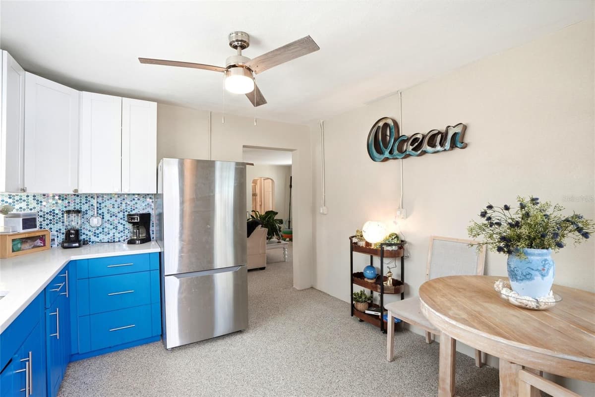 14135 PALM STREET — photo 13 of 60