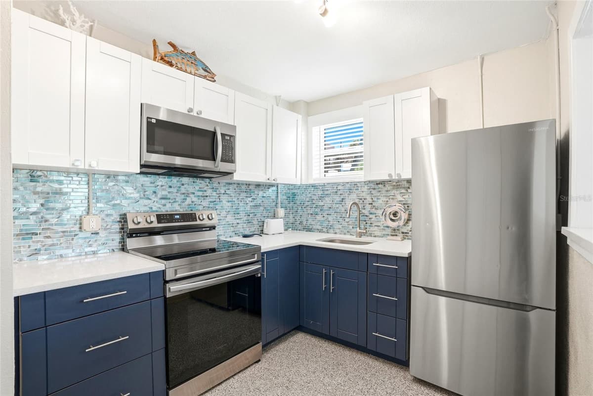 14135 PALM STREET — photo 21 of 60