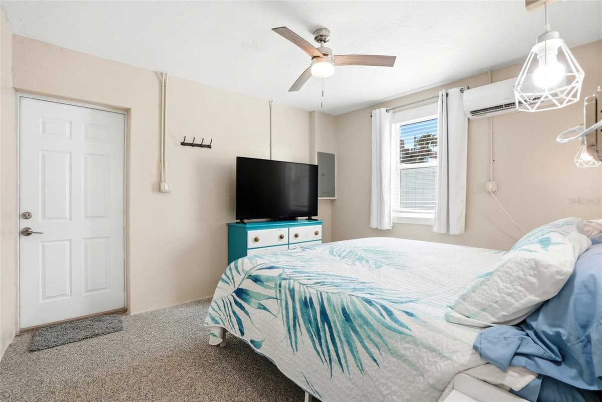 14135 PALM STREET — photo 17 of 60
