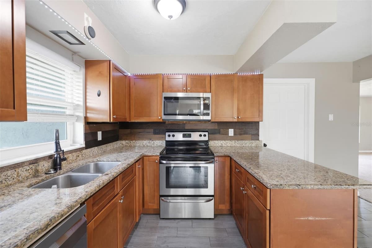 459 SAVOY COURT — photo 30 of 53