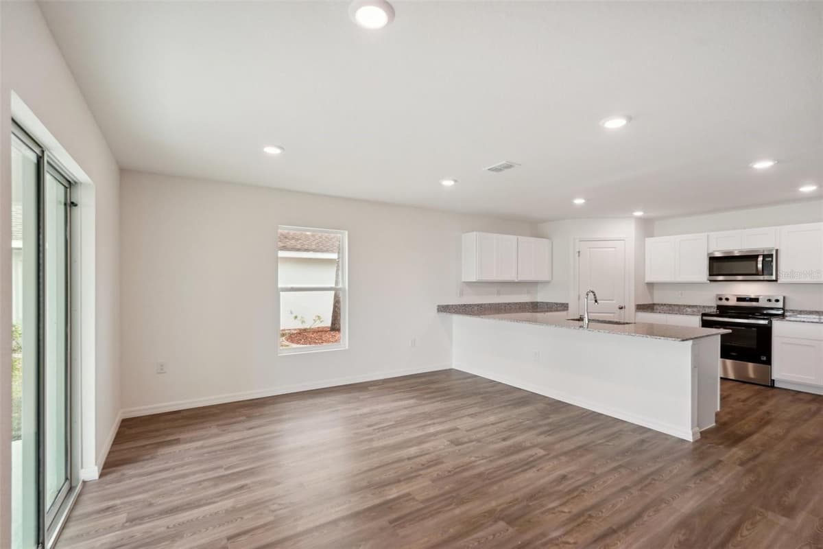 15 EUGENIA COURT — photo 7 of 37