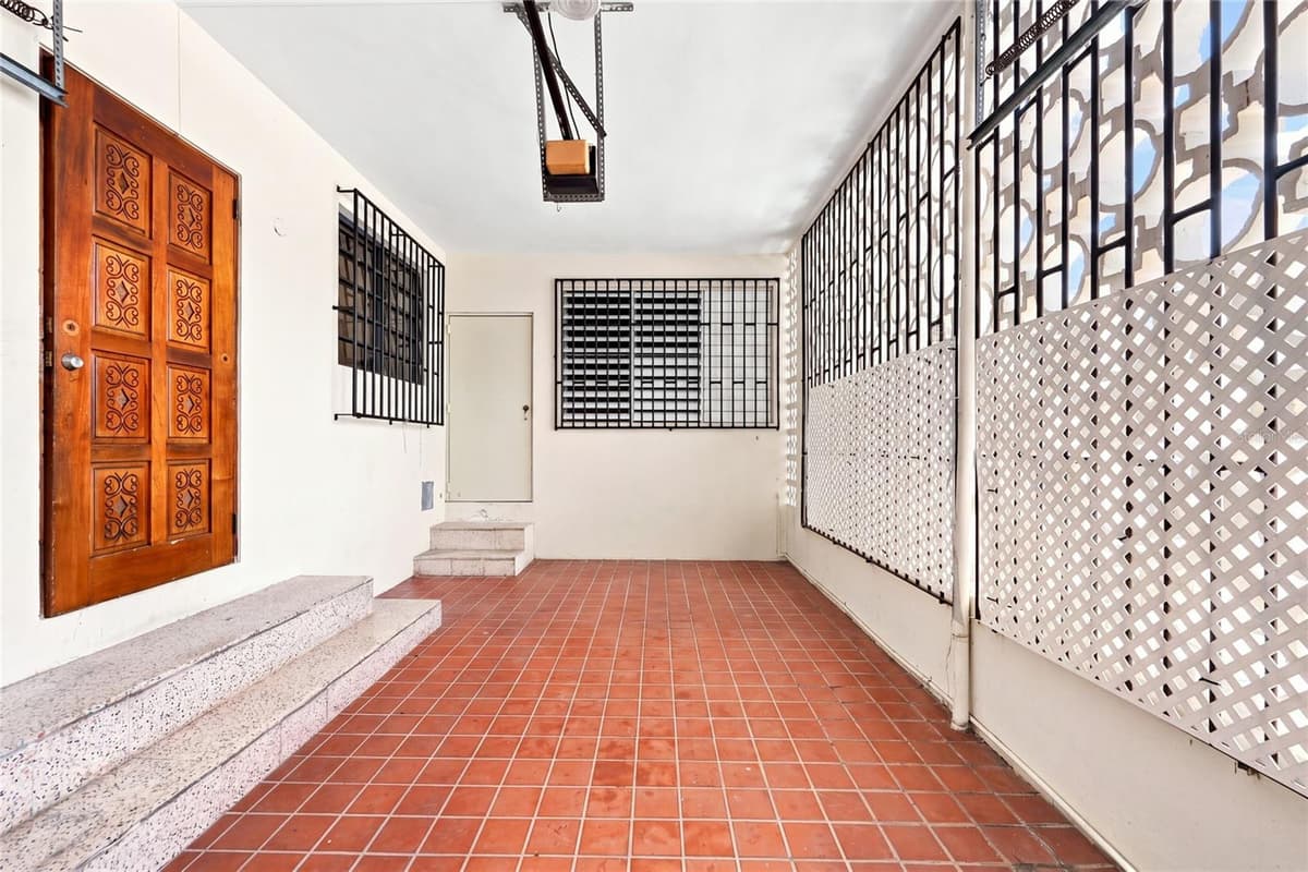 16 CALLE EDUARDO QUEVEDO — photo 11 of 15