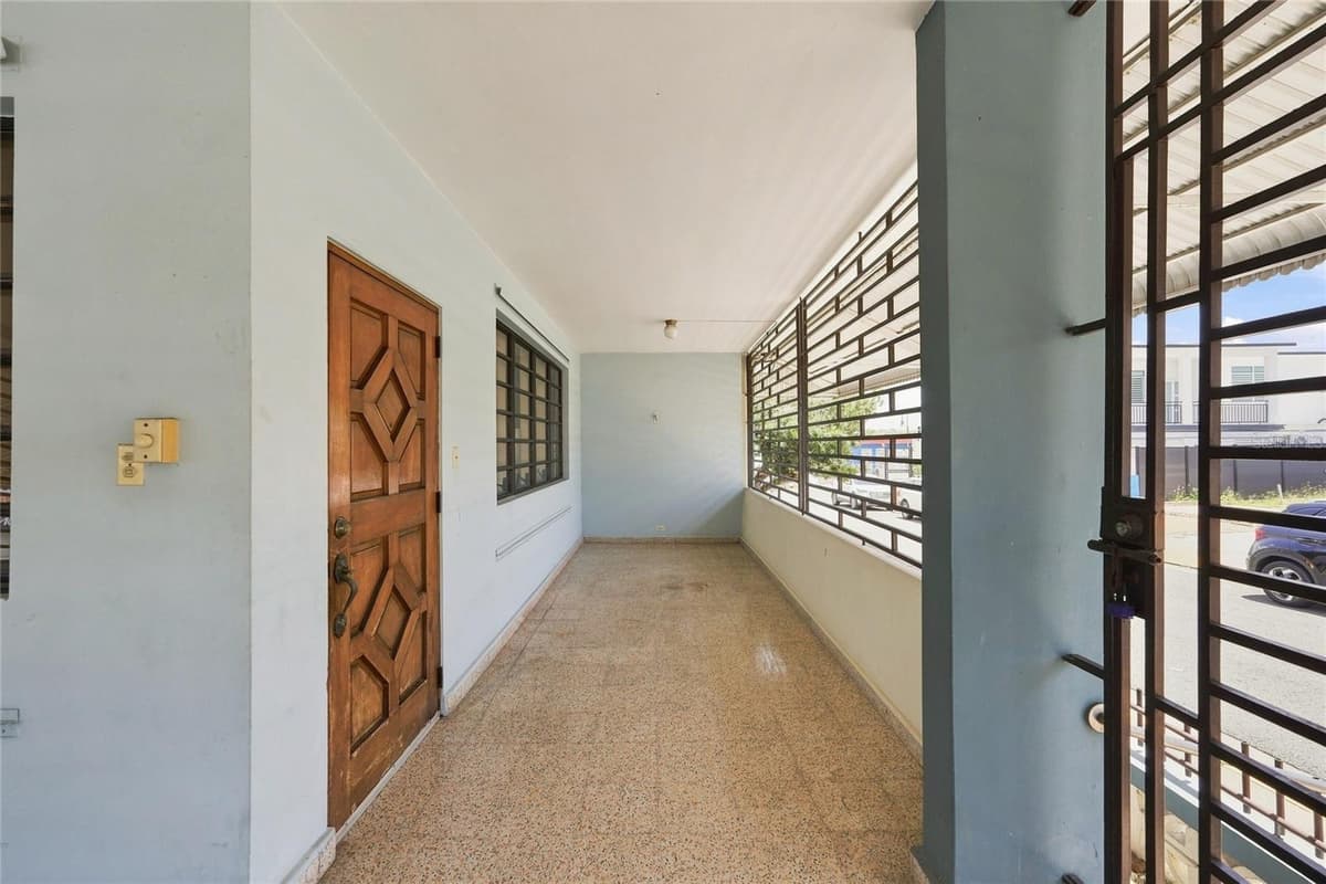 16 CALLE EDUARDO QUEVEDO — photo 3 of 15