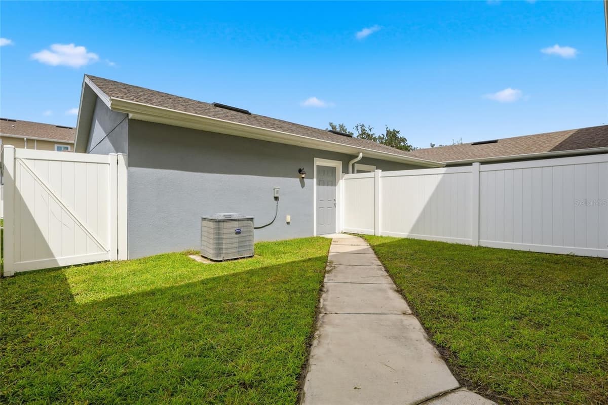 5106 SEA MIST LANE — photo 4 of 42
