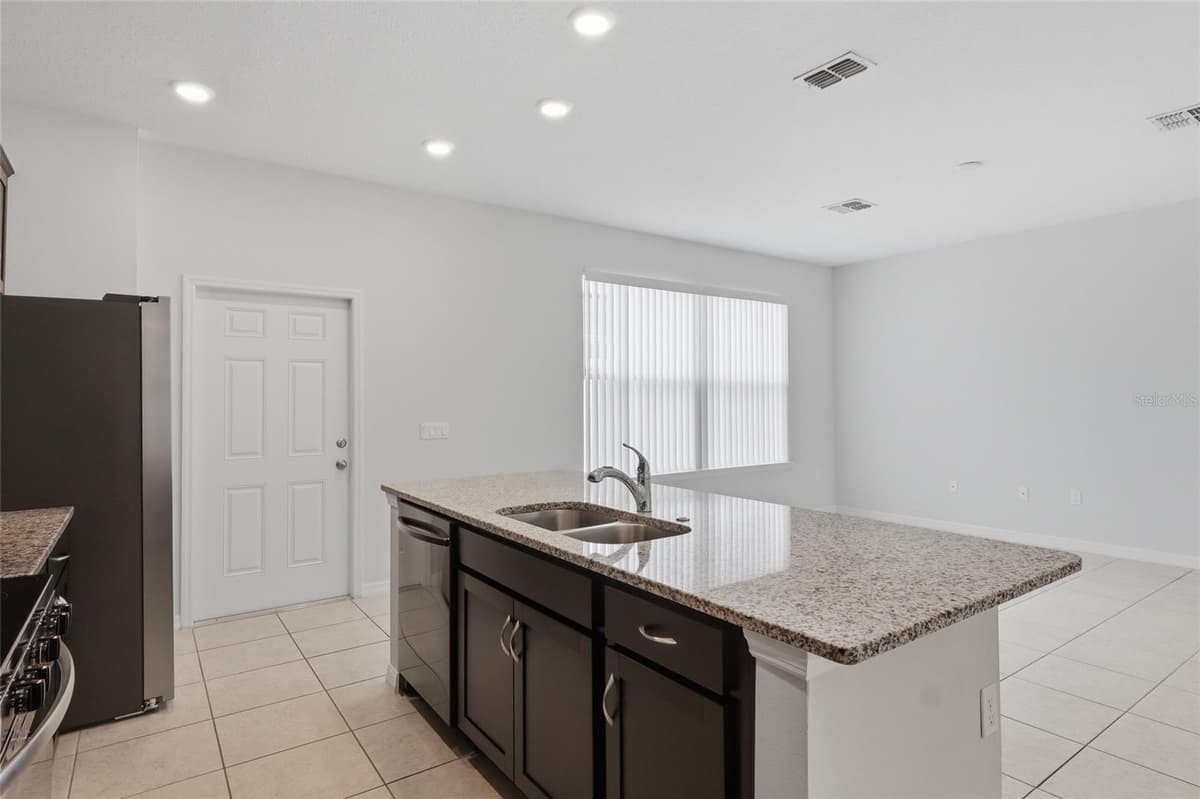 5106 SEA MIST LANE — photo 13 of 42