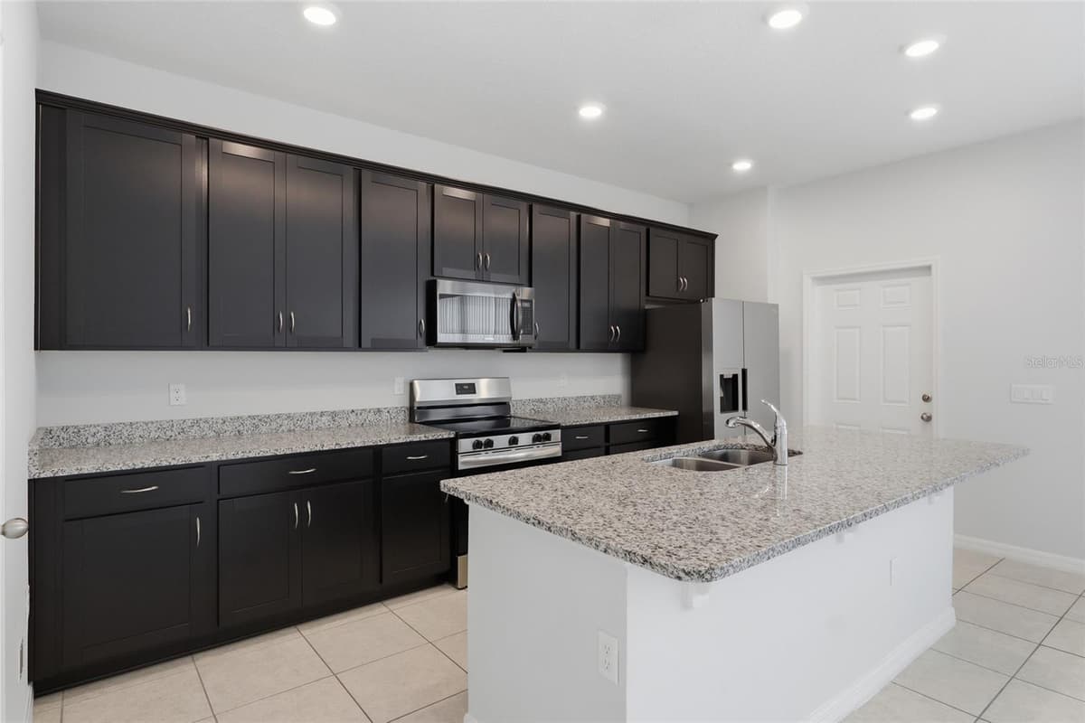 5106 SEA MIST LANE — photo 12 of 42