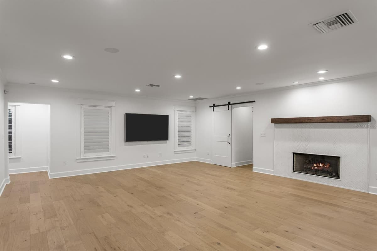4415 CLEAR AVENUE — photo 5 of 32