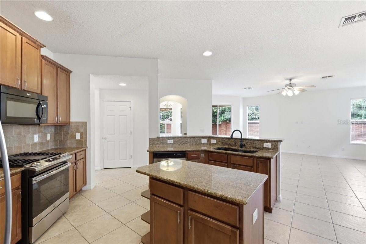 11854 VIA LUCERNA CIRCLE — photo 3 of 25