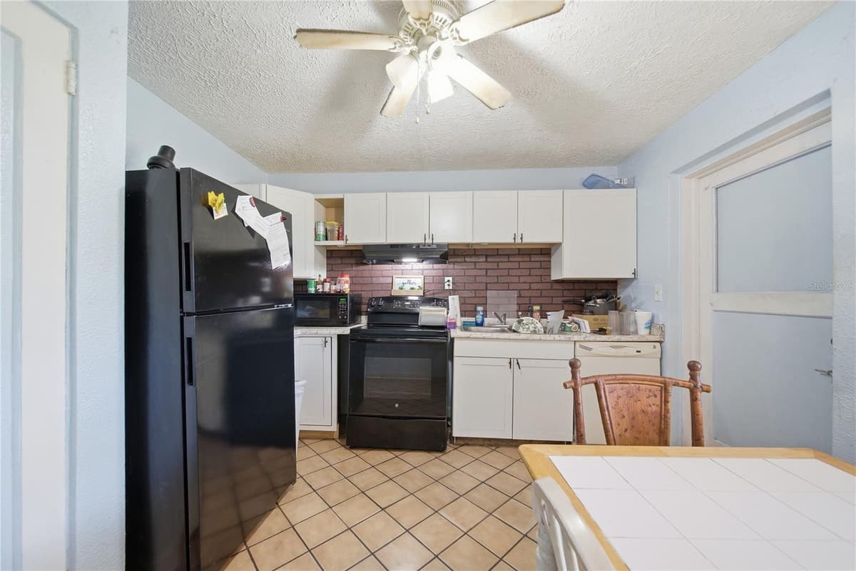 831 GRAND CENTRAL STREET — photo 16 of 31