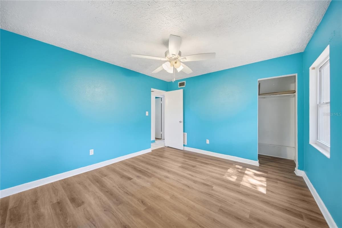 831 GRAND CENTRAL STREET — photo 26 of 31