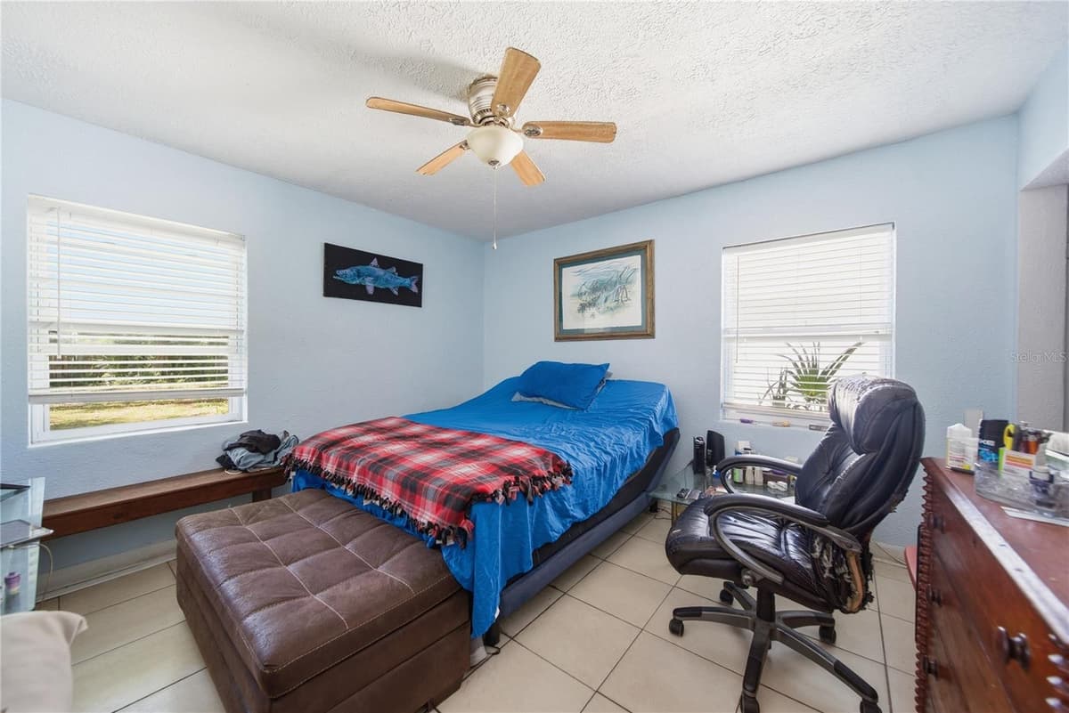 831 GRAND CENTRAL STREET — photo 18 of 31
