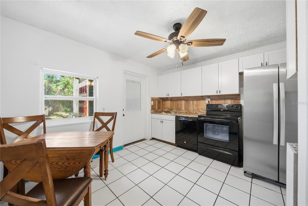 831 GRAND CENTRAL STREET — photo 25 of 31