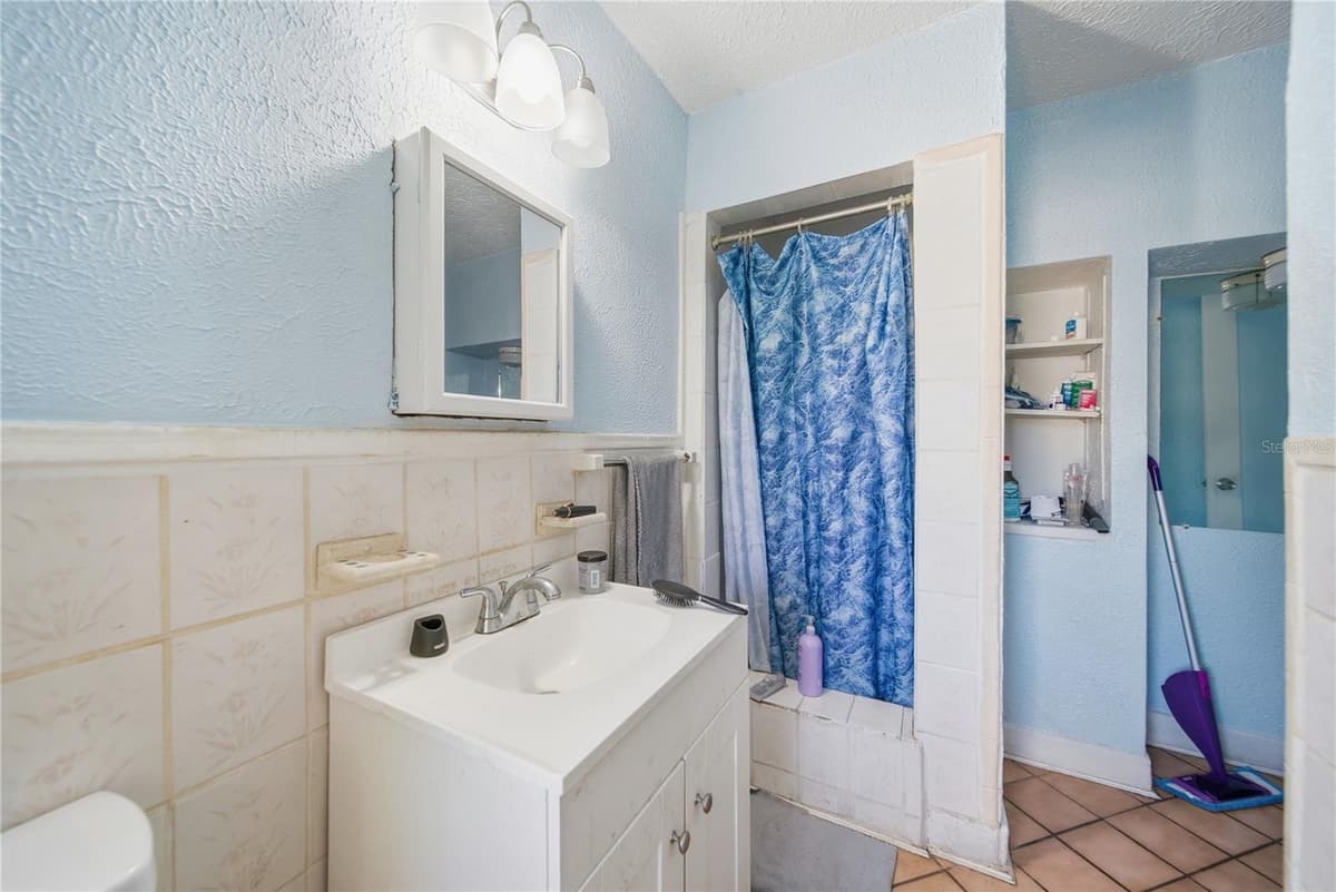 831 GRAND CENTRAL STREET — photo 19 of 31