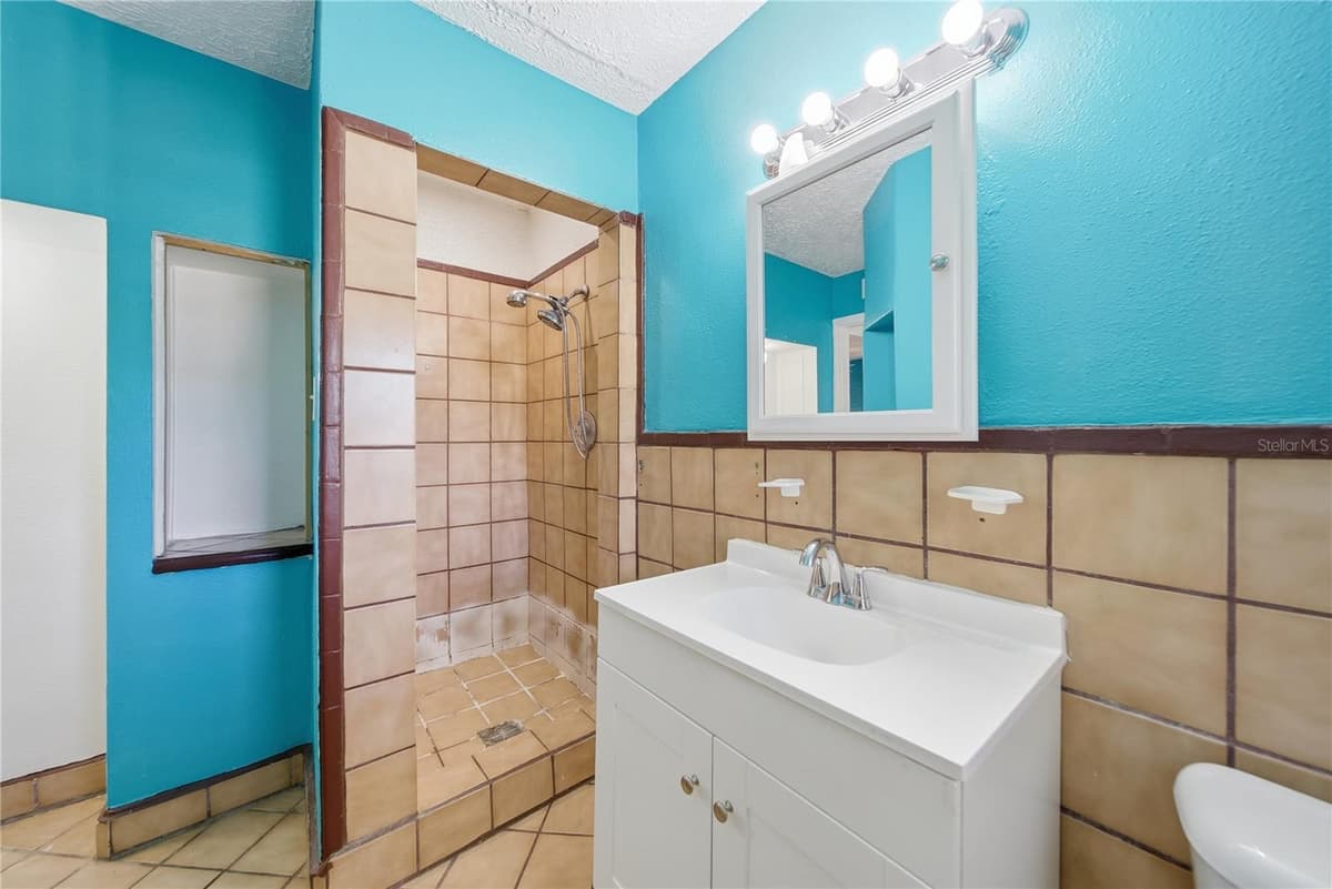 831 GRAND CENTRAL STREET — photo 29 of 31