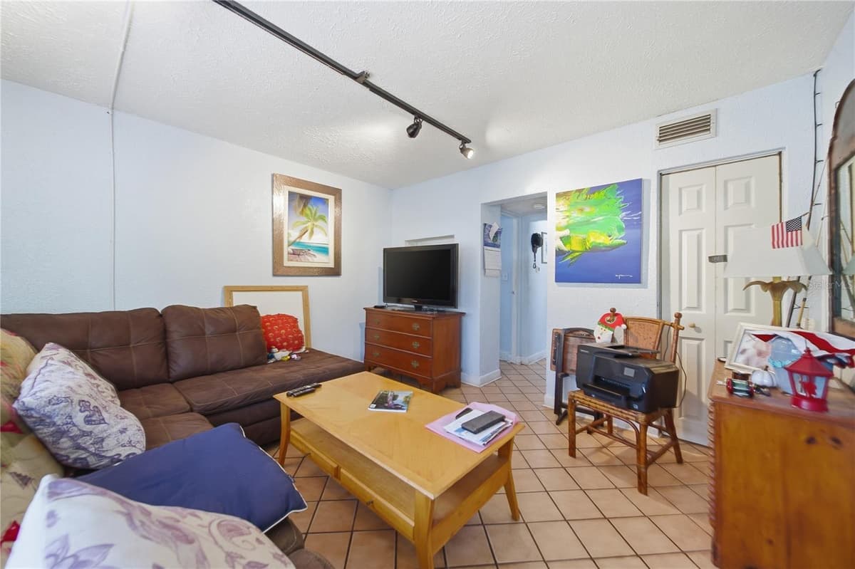 831 GRAND CENTRAL STREET — photo 14 of 31