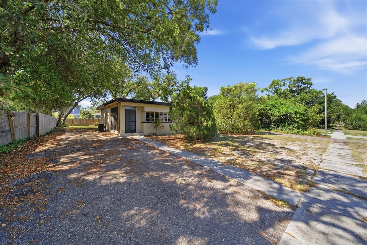 831 GRAND CENTRAL STREET — photo 11 of 31